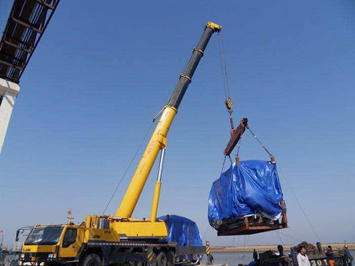 大件設(shè)備吊裝時(shí)應(yīng)該怎樣避免高空墜落。